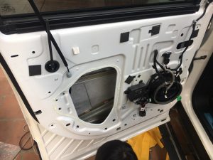 Lợi ích của việc lót sàn chống ồn xe ô tô