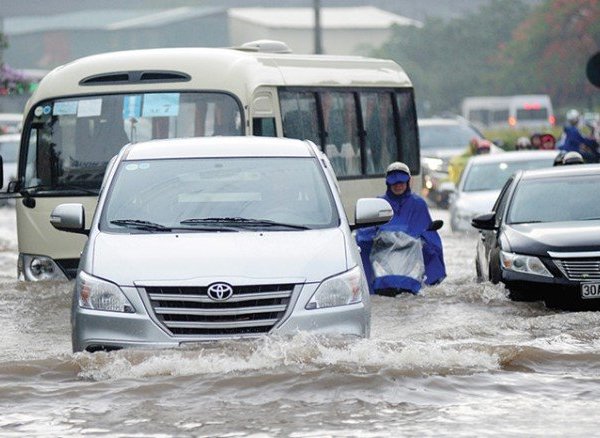 Kinh nghiệm lái xe ô tô vượt lũ 3 Duy trì được những khoảng cách an toàn