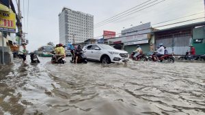 Tiến hành xác định độ sâu của vùng ngập đó