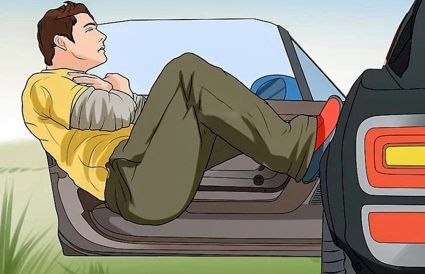 Cách nhảy ra khỏi xe ô tô an toàn trong trường hợp khẩn cấp 16 Hãy co người lại khi tiếp đất