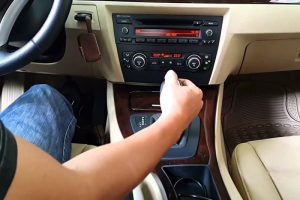 Cách lái xe ô tô số sàn